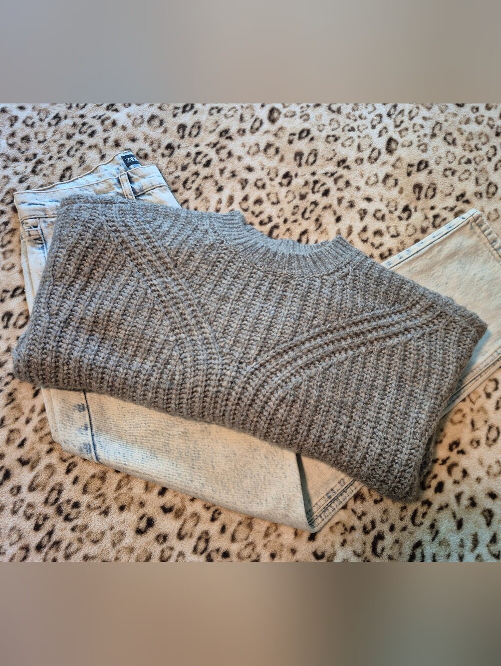 A&F Gray Knit Sweater - Picture 6 of 6